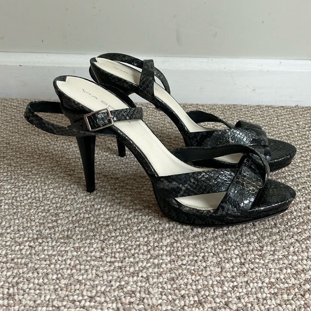 Via Spiga Snakeskin heels, size 8